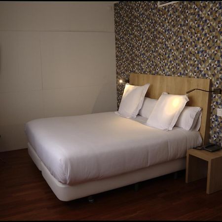 Chic & Basic Velvet Hotel Barcelona Room photo