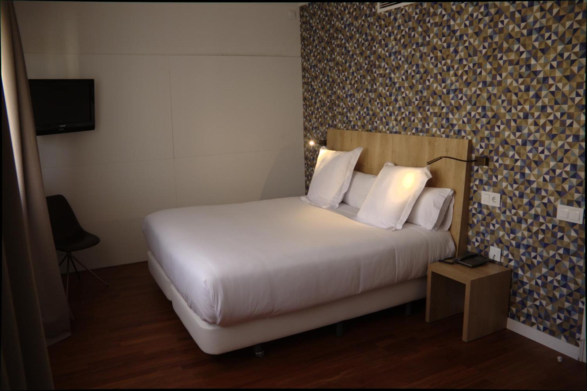 Chic & Basic Velvet Hotel Barcelona Room photo